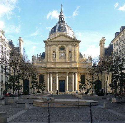 La histórica plaza de la Sorbona