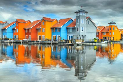 Casas coloridas en los Países Bajos